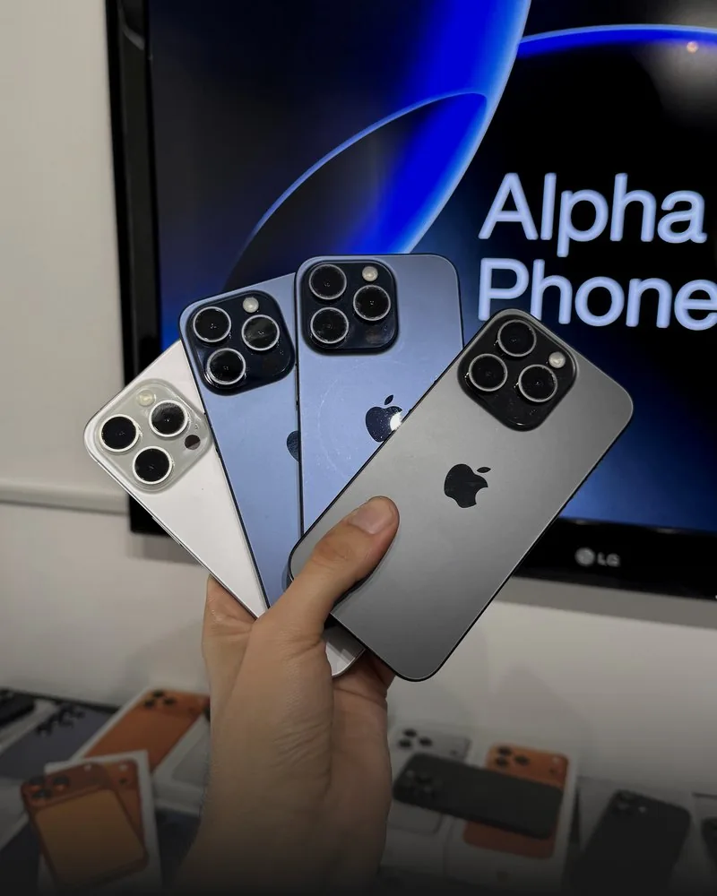iPhones 15 Pro seminuevos en mano, inventario real de Alpha Phones