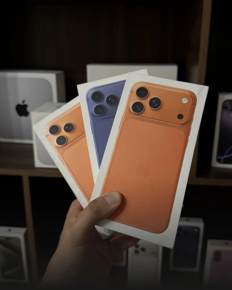iPhone 17 Pro Max Cosmic Orange sellados en mano, inventario real de Alpha Phones