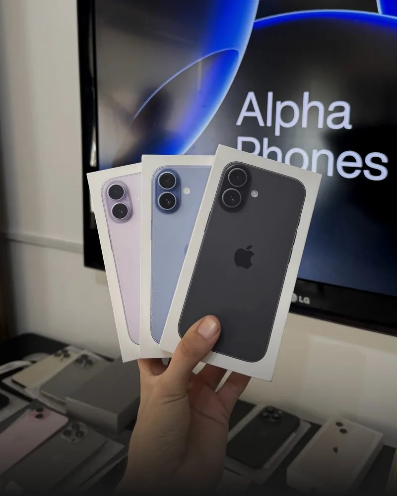 iPhones 17 nuevos sellados de fábrica en mano, inventario real de Alpha Phones